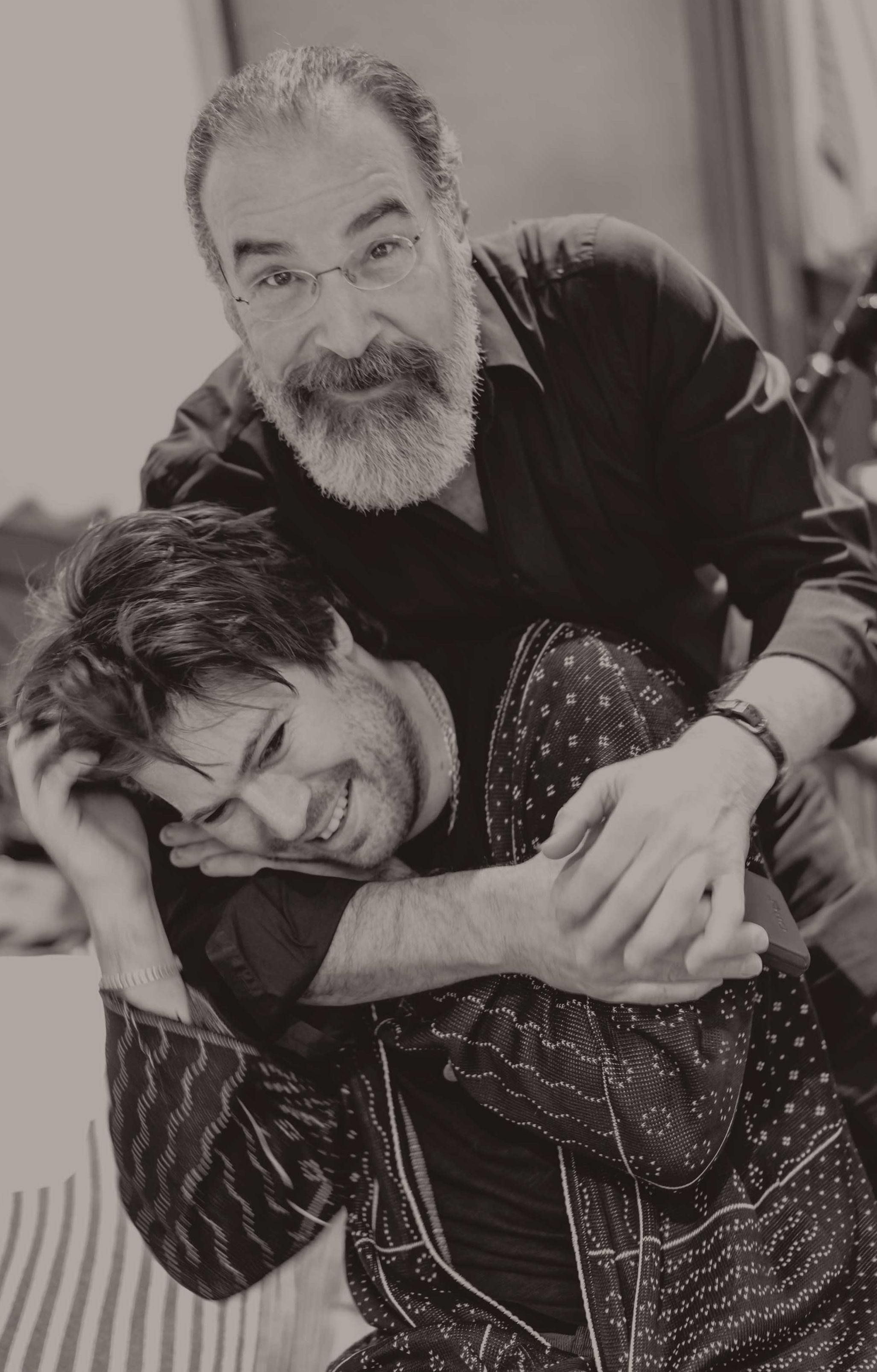 MandyPatinkin-MobilemiddleWrapperImg